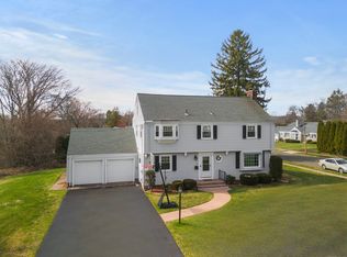 40 Wright Ln, Hamden, CT 06517