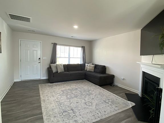 3rd image of 105 Rustic Ridge Dr