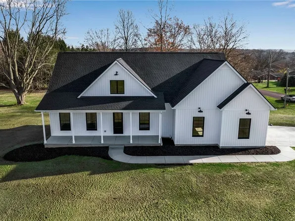 70 Valley View Dr, Elma, NY 14059