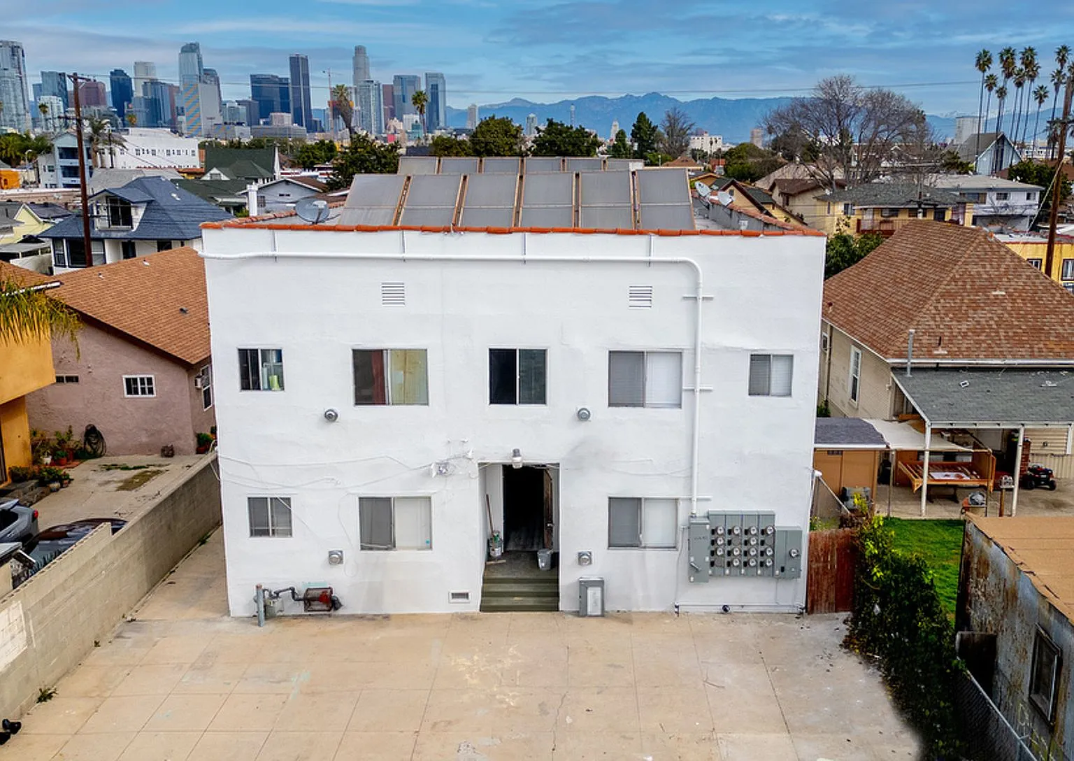 27th Street Studios and One Bedrooms — Photo 4
