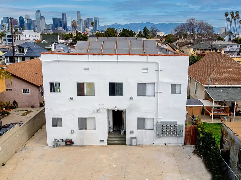 27th Street Studios and One Bedrooms — Photo 4