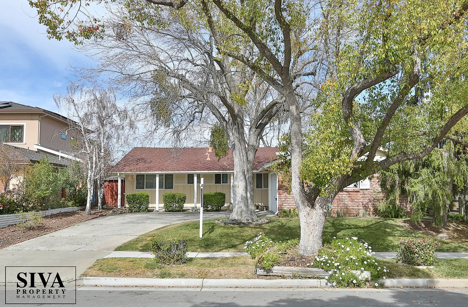 7589 Erin Way photo 1