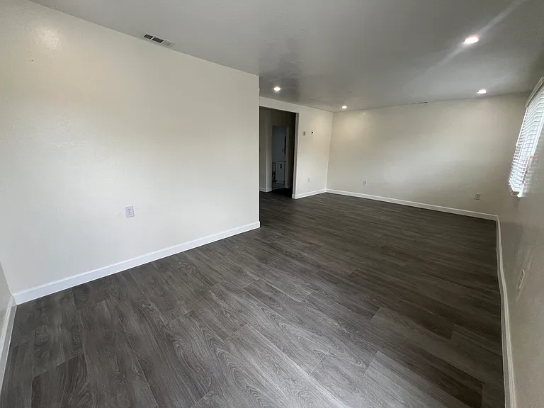 1241 Kennedy Ave — Photo 2