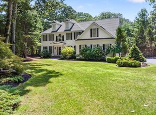 15-15A Moccasin Paths, Natick, MA 01760