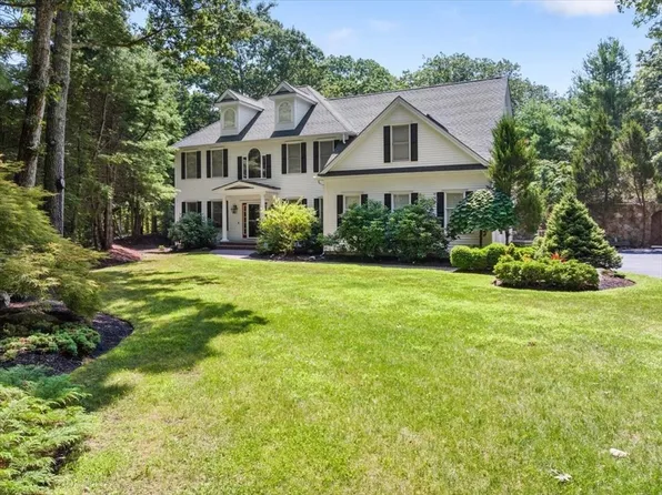 15-15A Moccasin Paths, Natick, MA 01760