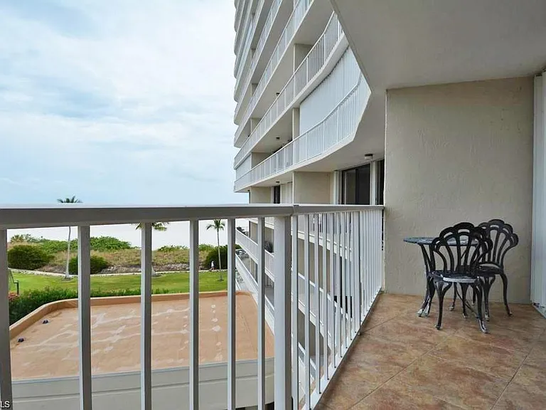 260 Seaview Ct #404 — Photo 5