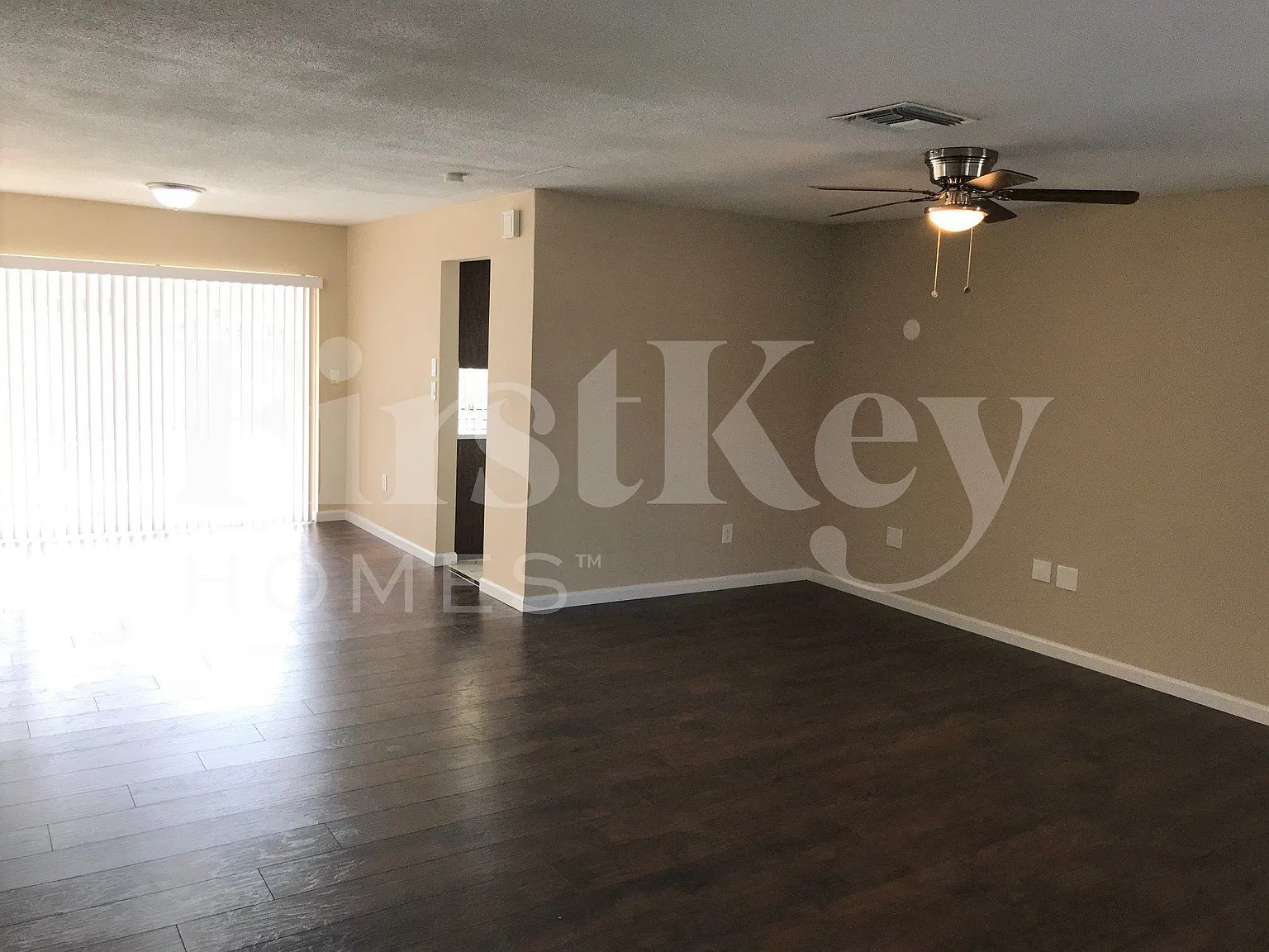 3 bed, 2.0 bath, 1938 sqft, $3,700 — Photo 3