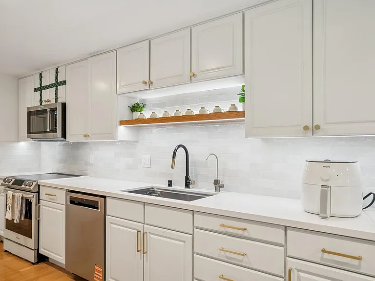 886 Berkeley Ave — Photo 5