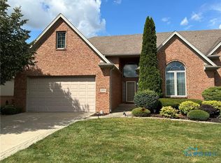 24854 Lake Winds Dr, Perrysburg, OH 43551