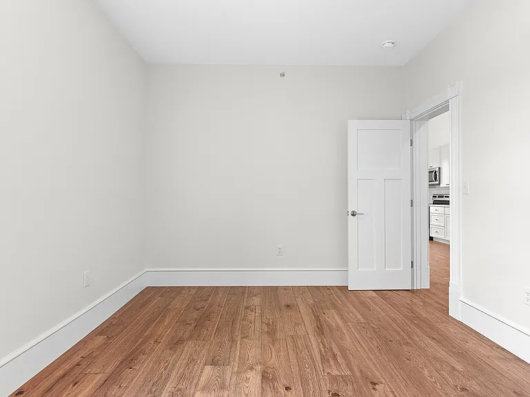118 Main St #5 — Photo 4