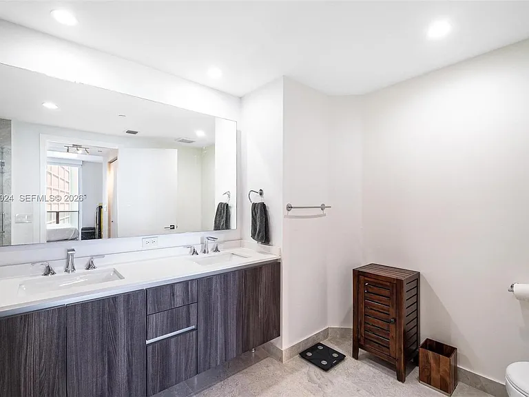 488 NE 18th St #401 — Photo 8