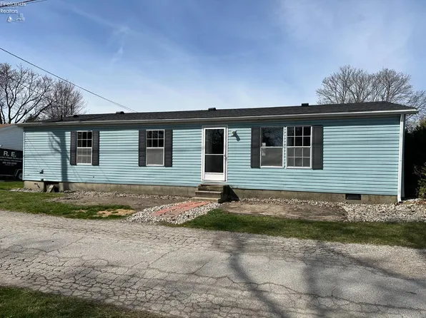 1113 Ball St, Fremont, OH 43420