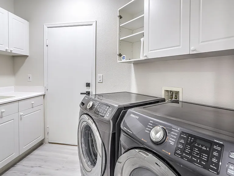 8910 Minsk Ct — Photo 18