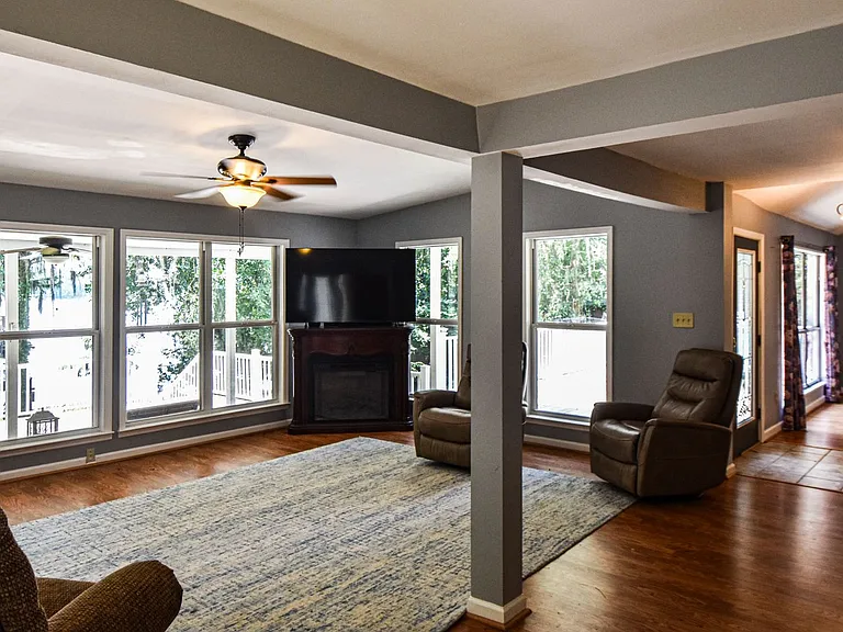 555 Shady Acres Dr — Photo 15