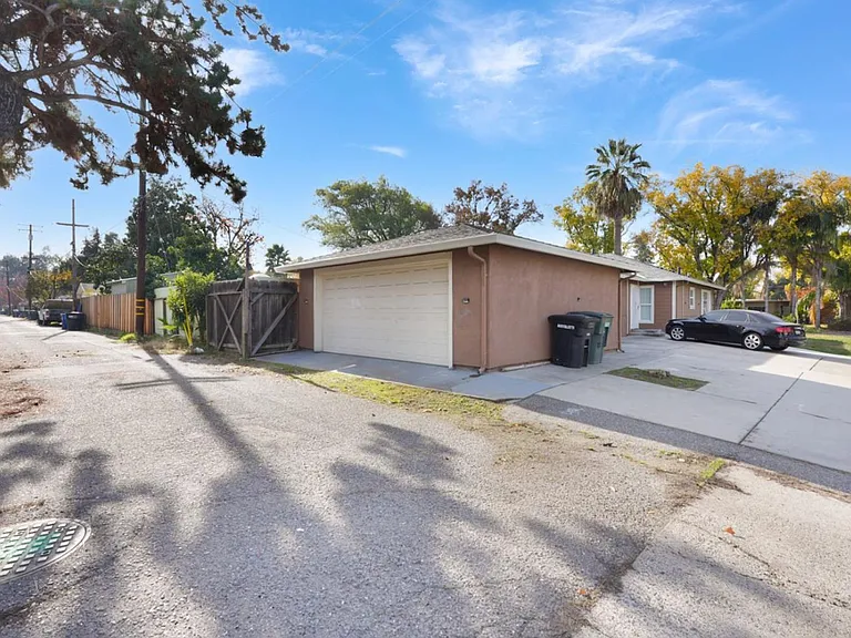 1436 Albany Ave — Photo 10