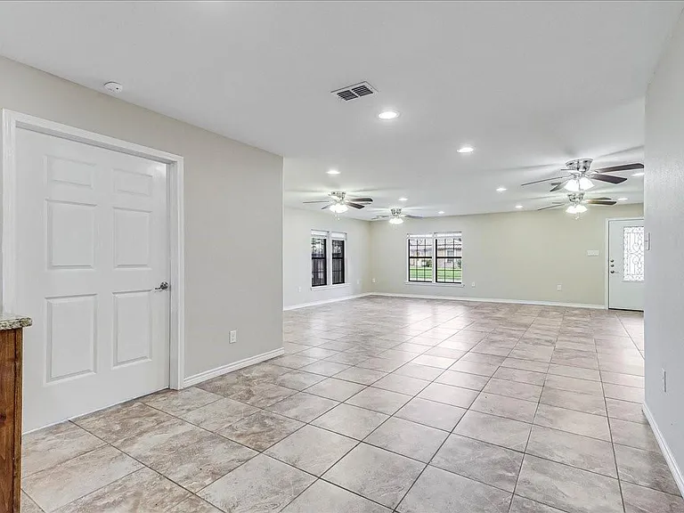 2111 E Lott Ave — Photo 17