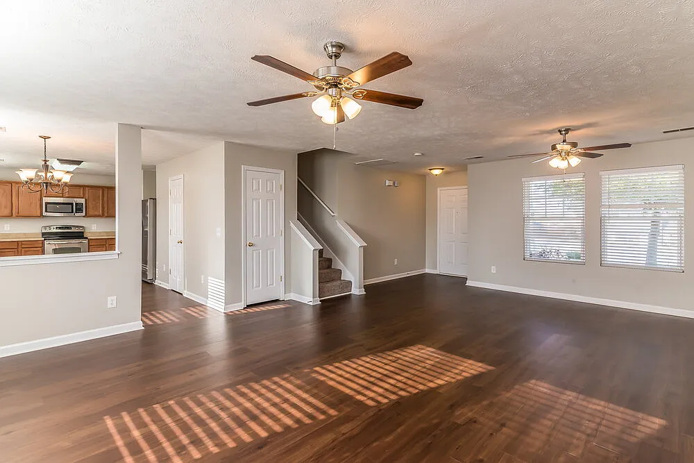 3 bed, 2.5 bath, 2138 sqft, $3,740 — Photo 3