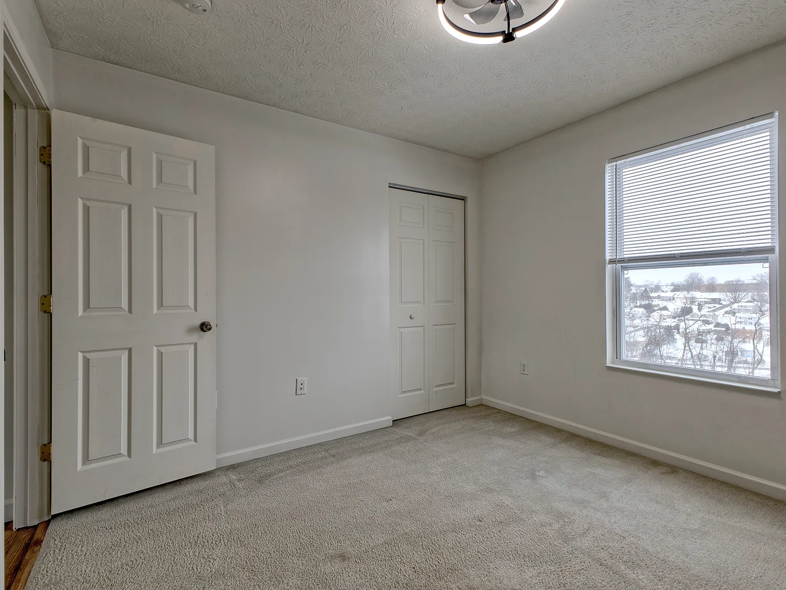 3 bed, 2.5 bath, 1344 sqft, $2,700 — Photo 2
