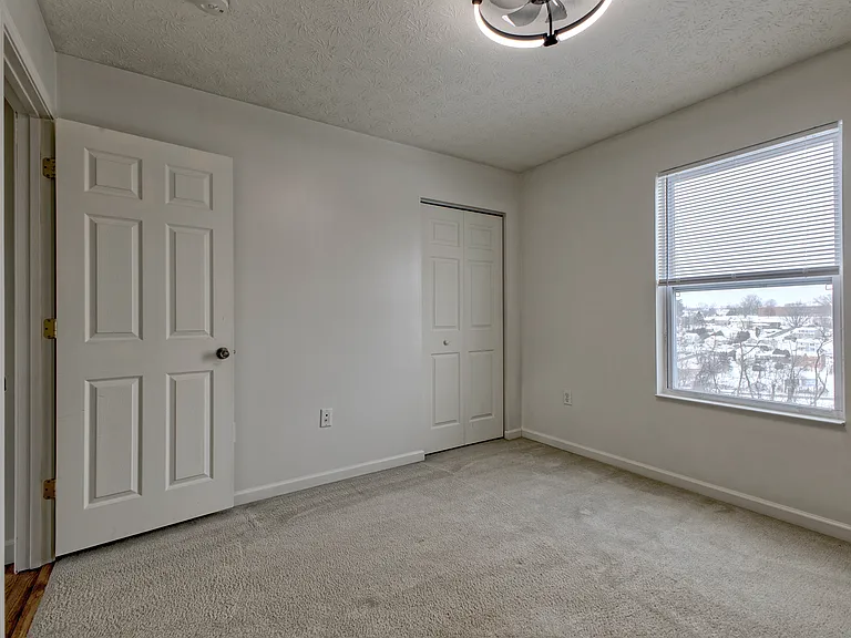 116 Alderwood Dr — Photo 2