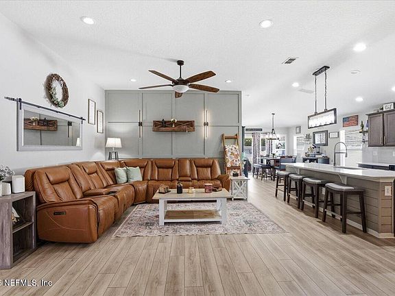 3rd image of 362 S HAMILTON SPRINGS Road