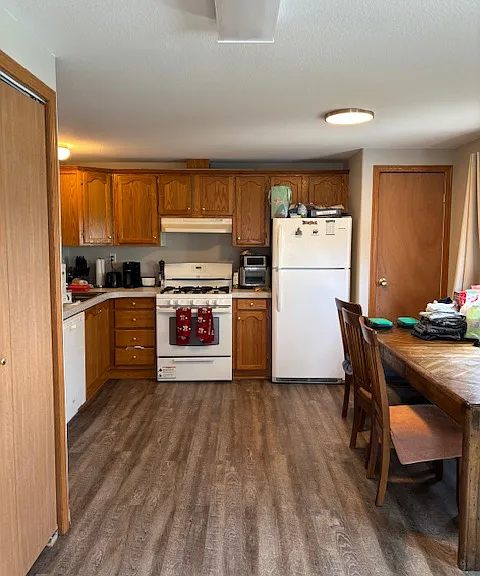 261 E Lake Dr #B — Photo 2