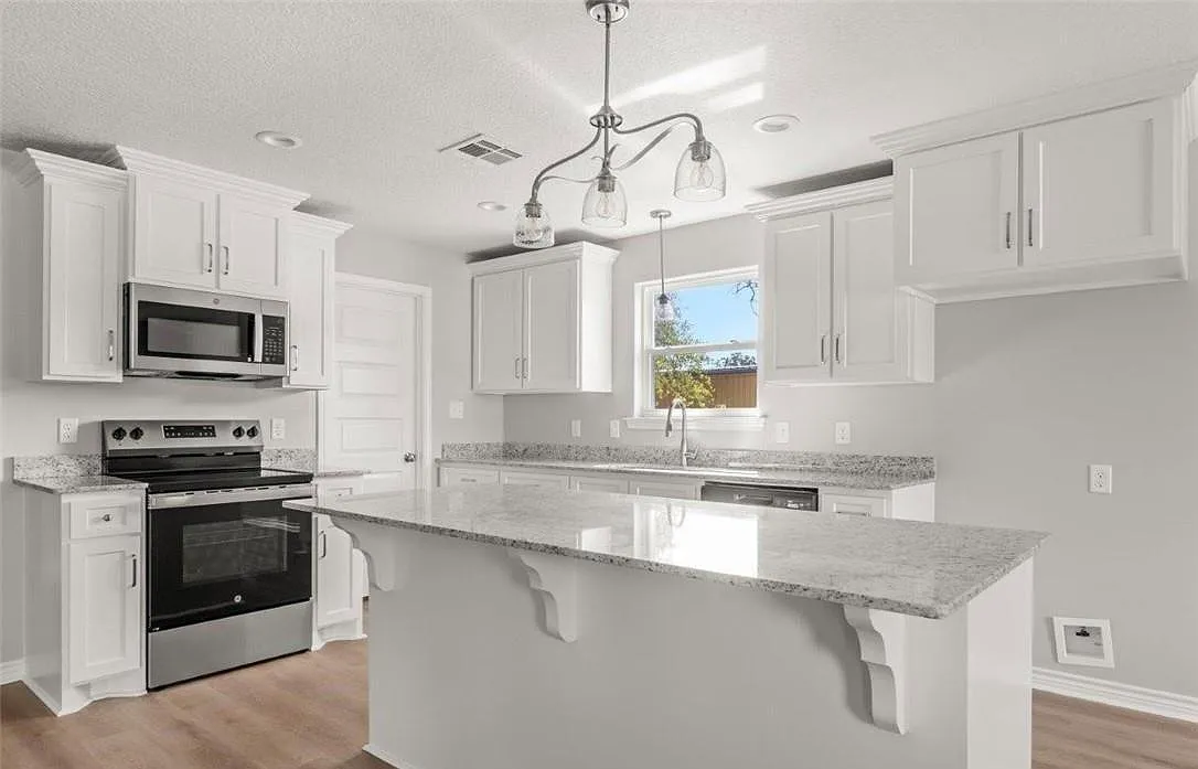 3 bed, 1376 sqft, $1,600 — Photo 4