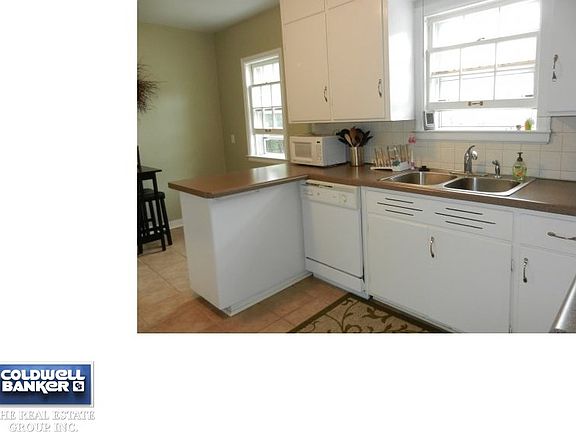 Kitchen with Dishwasher!!