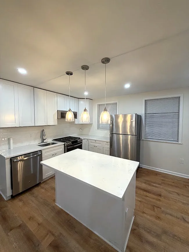 5998 Henry Ave — Photo 2