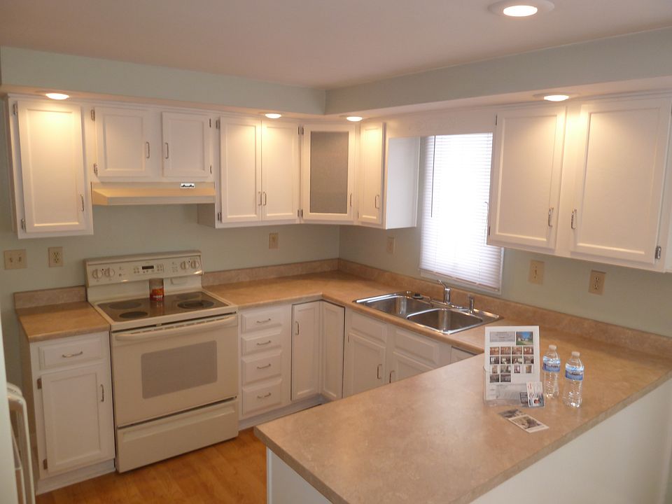 1st image of 18 Hawthorne Dr