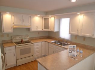 18 Hawthorne Dr, Delta, OH 43515