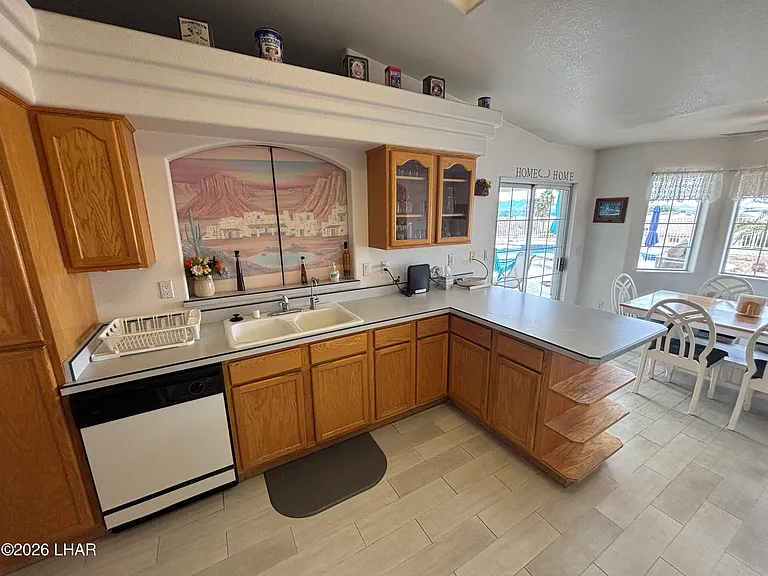 1210 Palmas Dr — Photo 6
