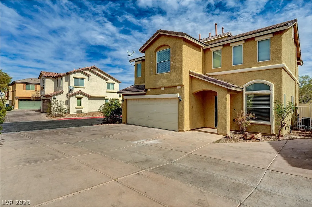 3 bed, 3.5 bath, 1644 sqft, $1,950 — Photo 3