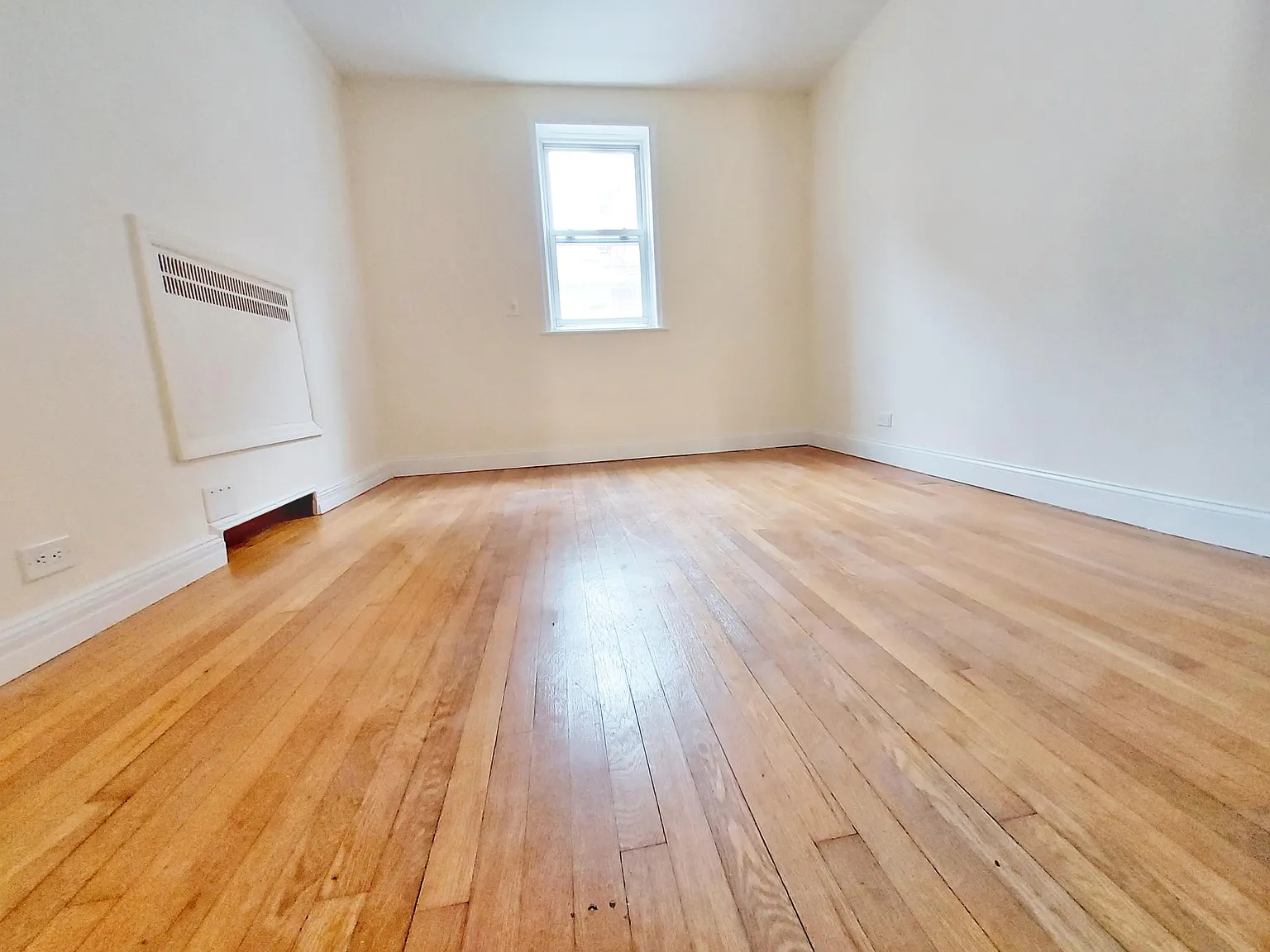 2 bed, 1100 sqft, $2,700 — Photo 2