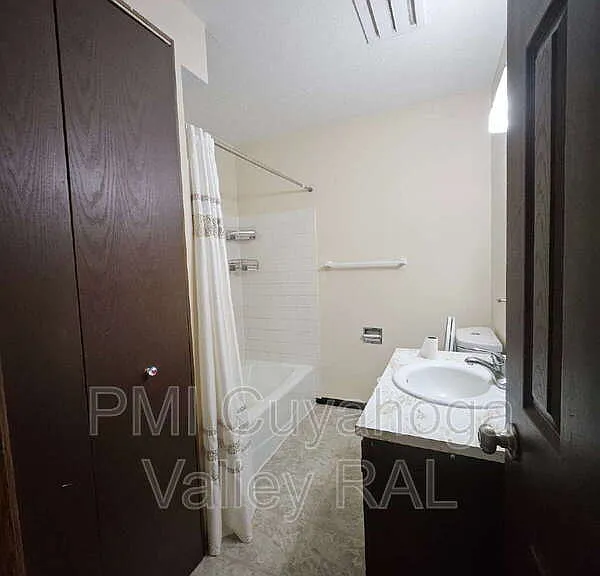 1516 W Market St #11 — Photo 22