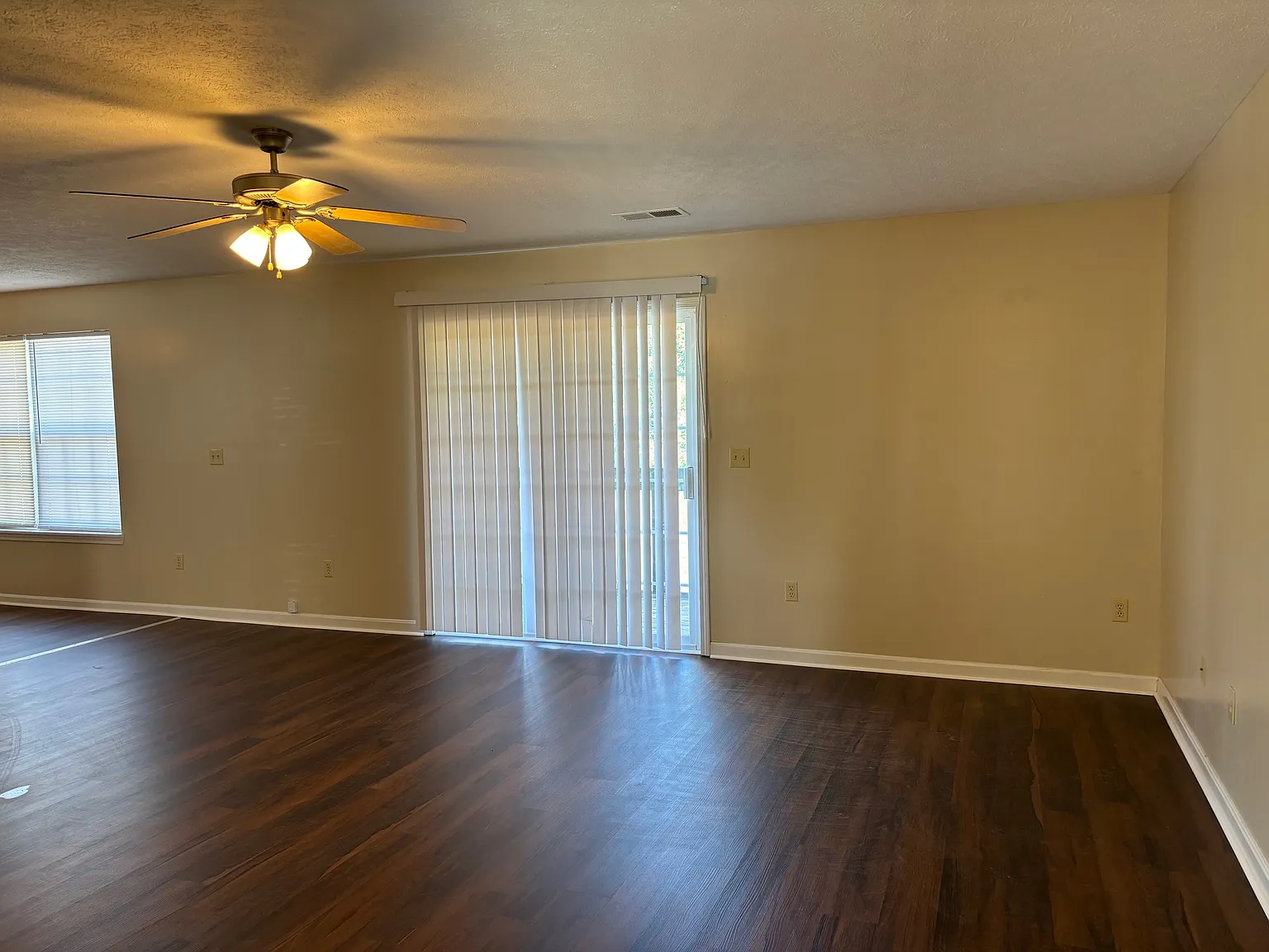 929 Redbud Apartments — Photo 2