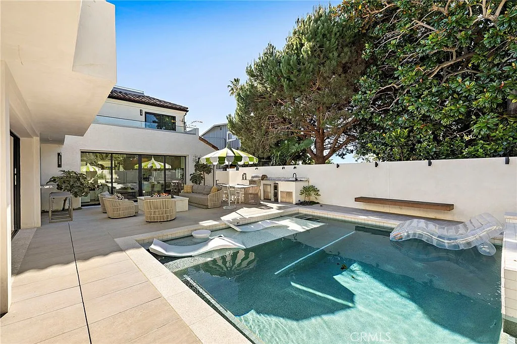 5 bed, 4.5 bath, 5445 sqft, $85,000 — Photo 2
