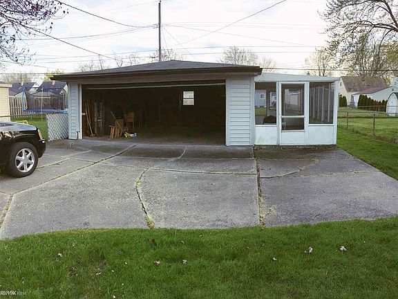 4th image of 23600 Elmira St