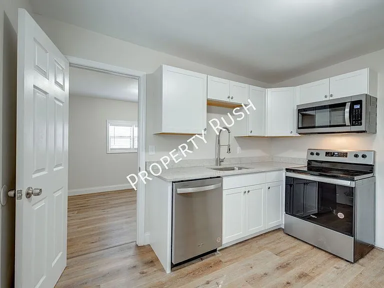 248 East Ave — Photo 17