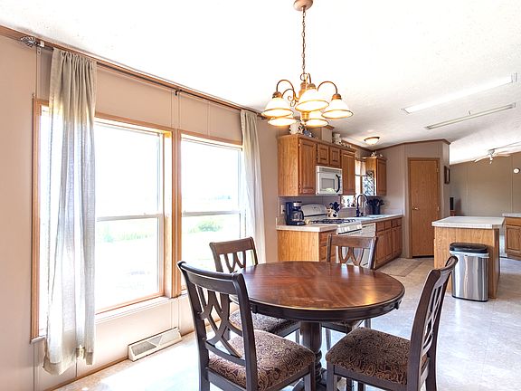4th image of 639 Bluebird Cir