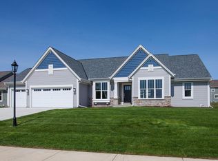 3542 Howell Oaks Dr, Waukesha, WI 53188