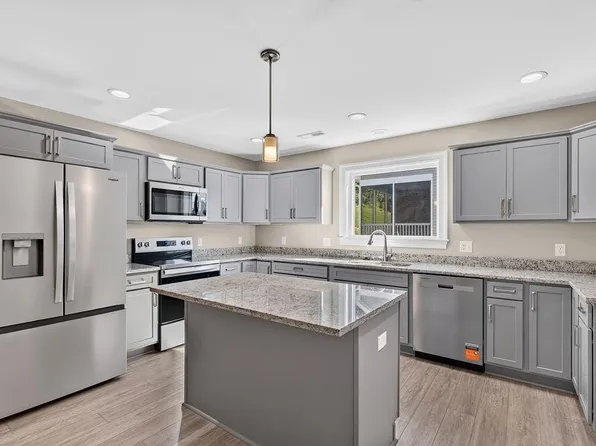 241 Lindburgh Dr, Waynesboro, VA 22980