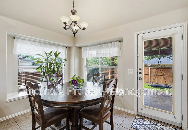 1218 Inglewood Dr — Photo 14