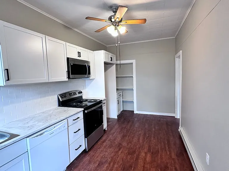 302-308 W Main St — Photo 21