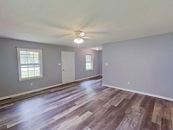 3rd image of 1329 Hazel Ave