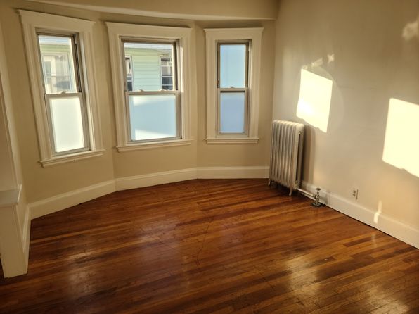 73 Frederick Ave #2A