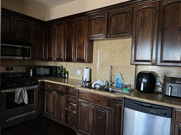 4th image of 3960 Ingraham St Unit 501