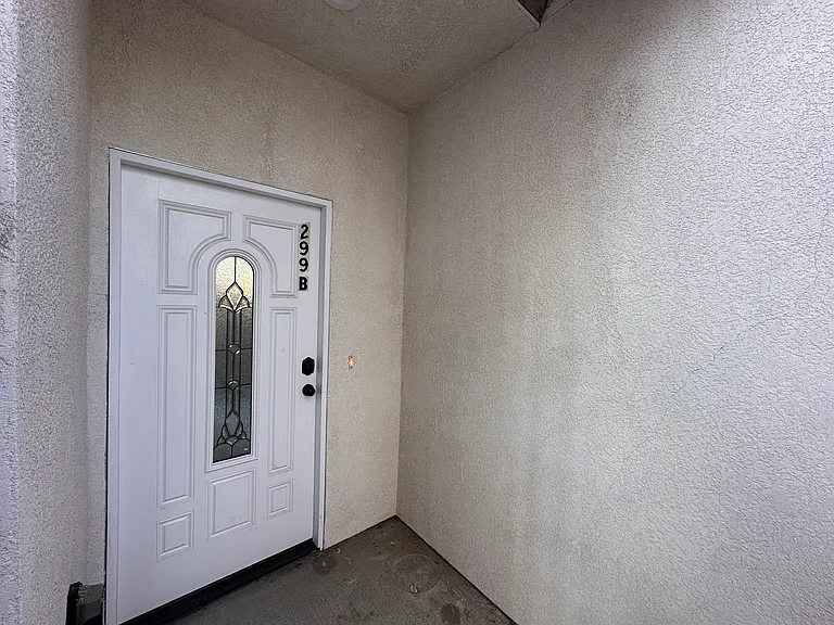 299 W Colony Rd — Photo 2
