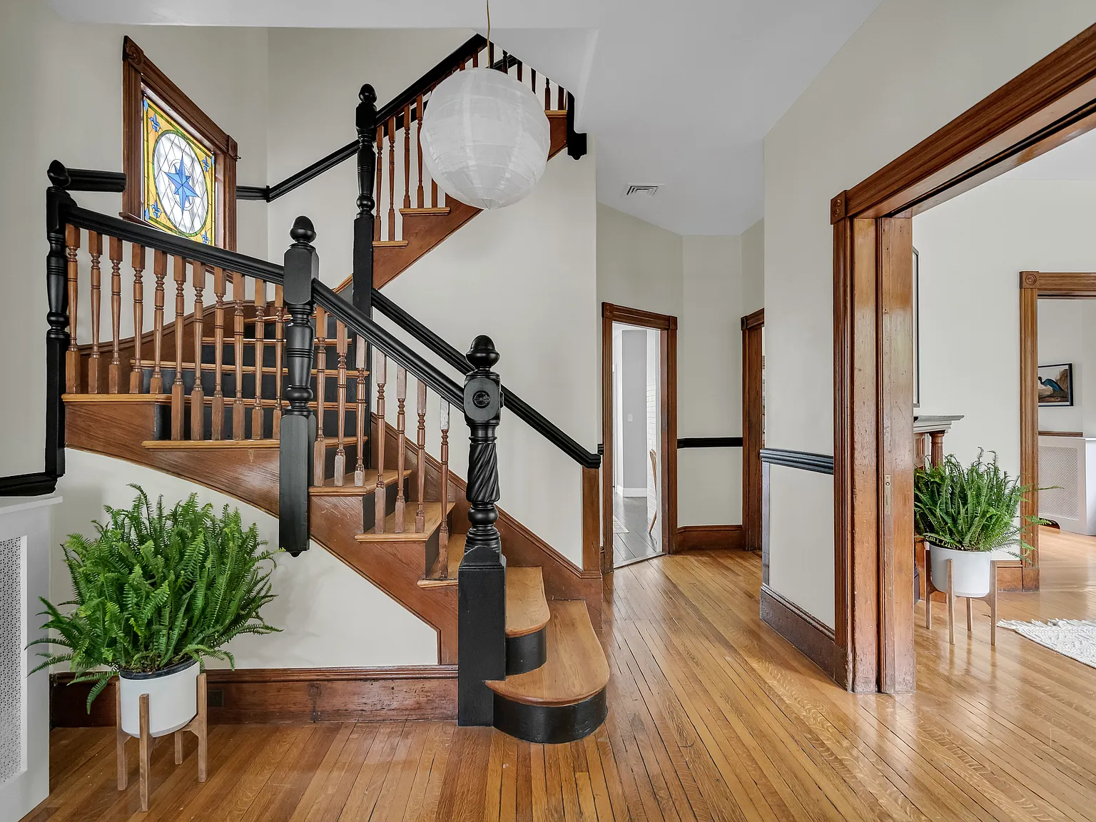 4 bed, 3.5 bath, 2850 sqft, $9,850 — Photo 3