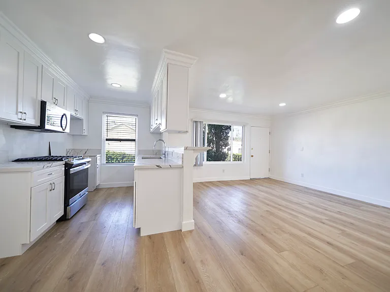 5222/5226 Lexington Ave — Photo 8