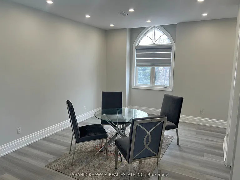 370 Queen St S #C — Photo 9